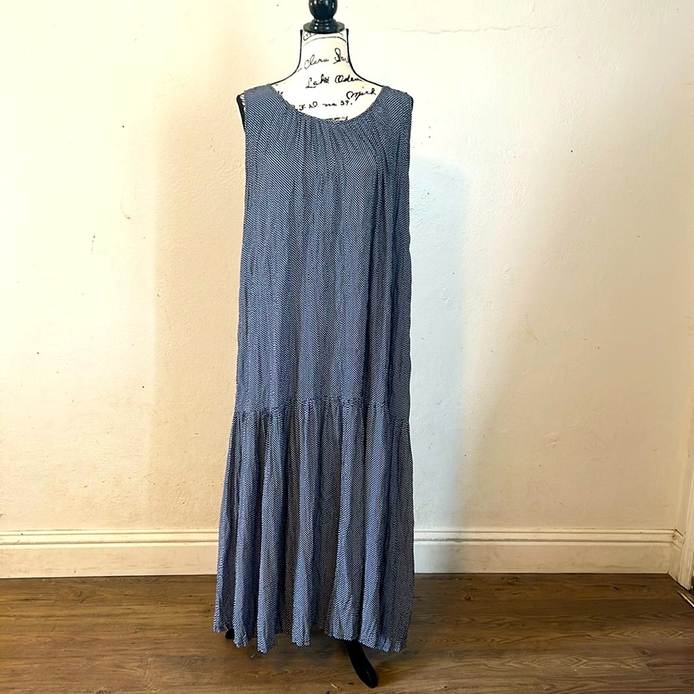 Blue dotted Ines de le Fressange dress by Uniqlo. Lycocell pleated crumple effec